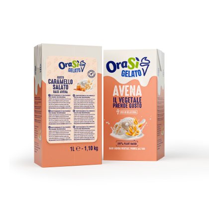 Dva kartony OraSì Gelato na ovesné bázi, Caramello Salato a Avena, s kopečkem zmrzliny.
