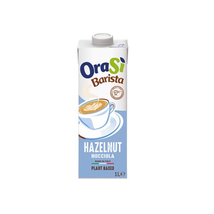 1litrový karton rostlinného nápoje OraSì Barista Hazelnut se světle modrou etiketou a ilustrací cappuccina.
