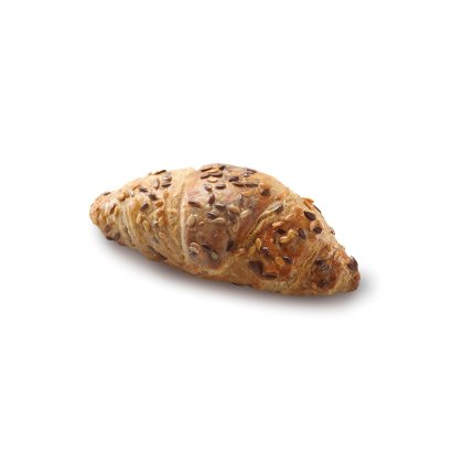 Zlatavě upečený croissant s směsí semínek na bílém pozadí.
