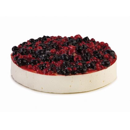 Kulatý cheesecake se směsí lesních plodů: rybíz, maliny a borůvky, na bílém pozadí