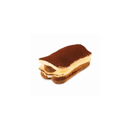 Obdélníkový kousek tiramisu s piškoty a krémem ve vrstvách, posypaný kakaem, na bílém pozadí