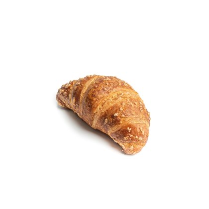 Zlatavý, prohnutý croissant s hrubým cukrem na povrchu, na bílém pozadí.