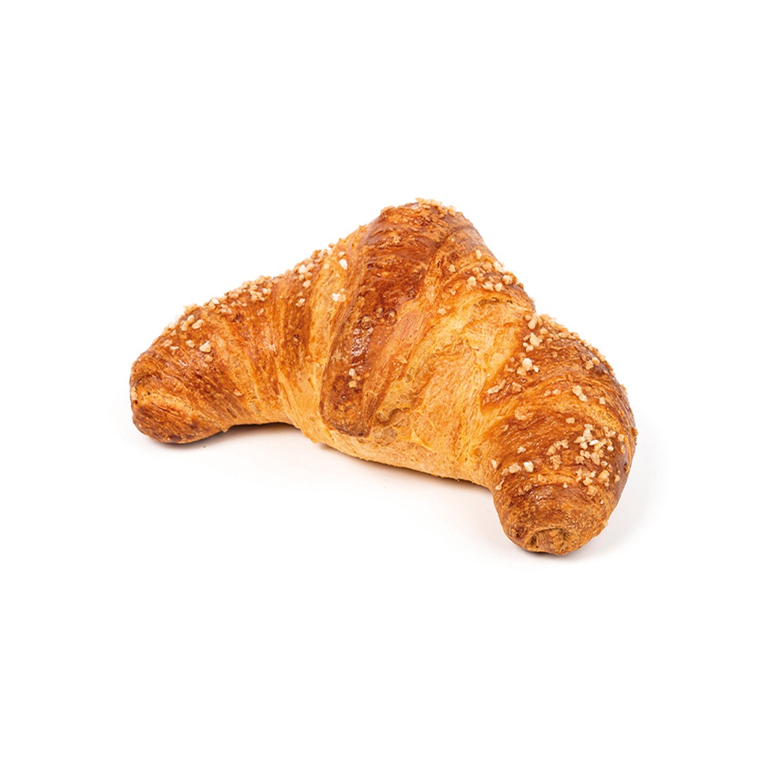 Zlatohnědý croissant s křupavou cukrovou krupicí, zahnutý tvar, na bílém pozadí