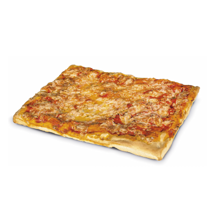 Obdélníková sýrová pizza s roztaveným mozzarellou a rajčatovou omáčkou na silném těstě, na bílém pozadí.