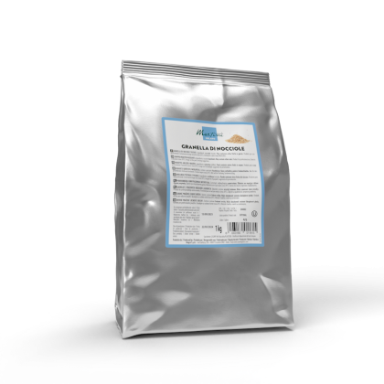 Stříbrný 1kg sáček sekaných lískových oříšků Martoni, s modro-bílou etiketou.