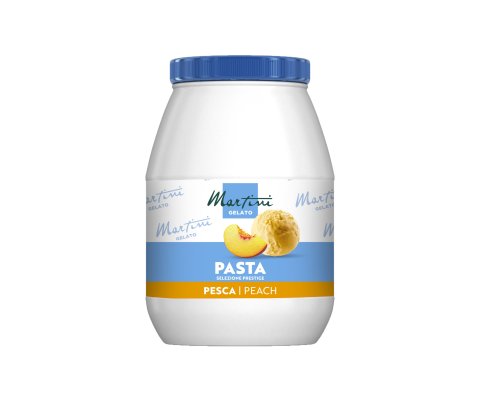 Bílá plastová nádoba s modrým víčkem, štítek "Martini Gelato Pasta Selezione Prestige, Pesca/Peach", s broskvemi a zm...