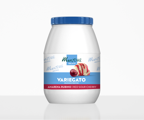 Bílá plastová dóza s modrým víčkem, etiketa Martini Gelato Variegato Amarena Rubino, červená višeň, se zmrzlinou a in...