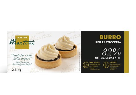 Balení Master Martini Burro per Pasticceria, krabice 2,5 kg, 82% tuku, se dvěma dortíky se šlehačkou.